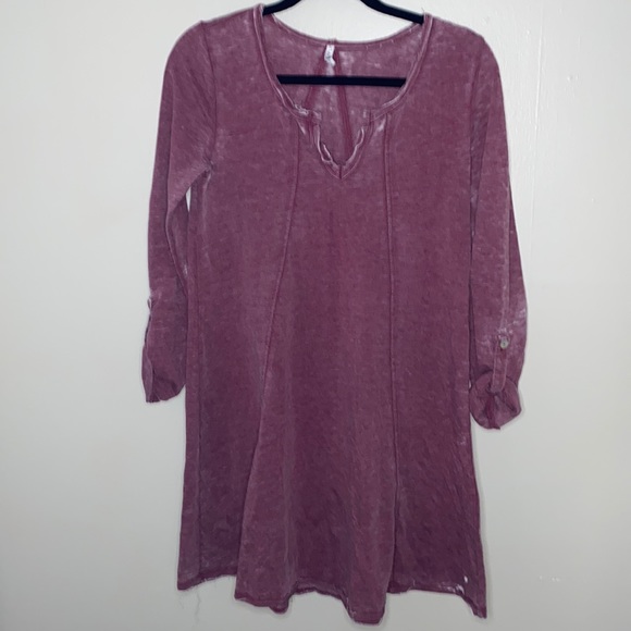 🍂Adorable lightweight distressed maroon dress! - Picture 2 of 5
